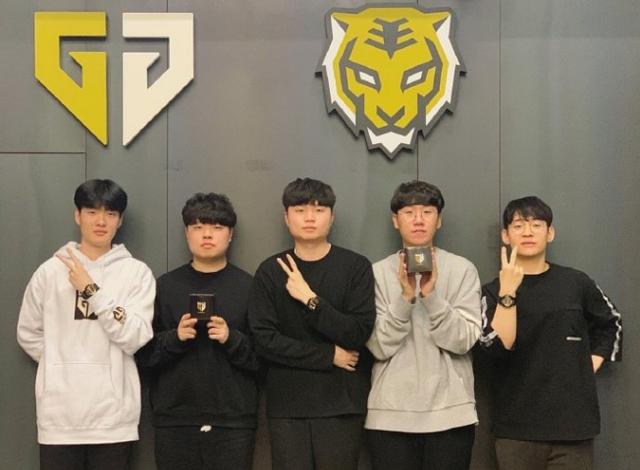 莹未来的某 莹未来的某